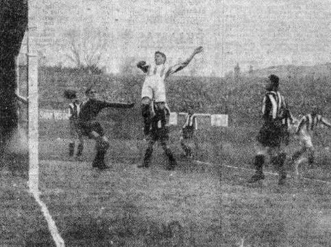 FA Cup Leeds 1929.jpg