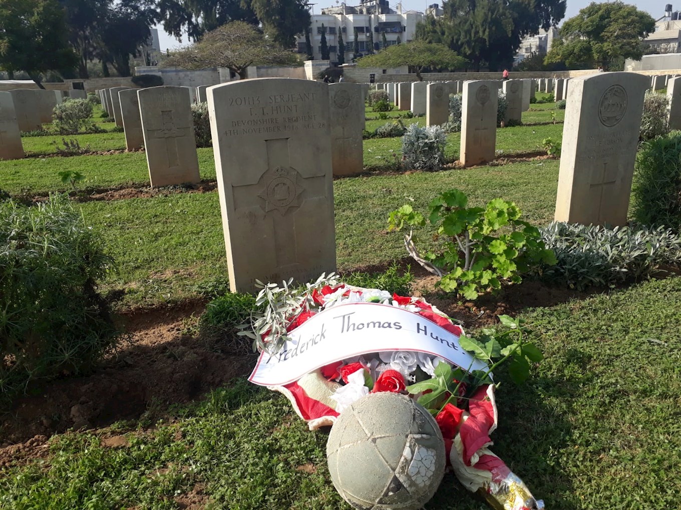 Fred Hunt Grave 2.jpg